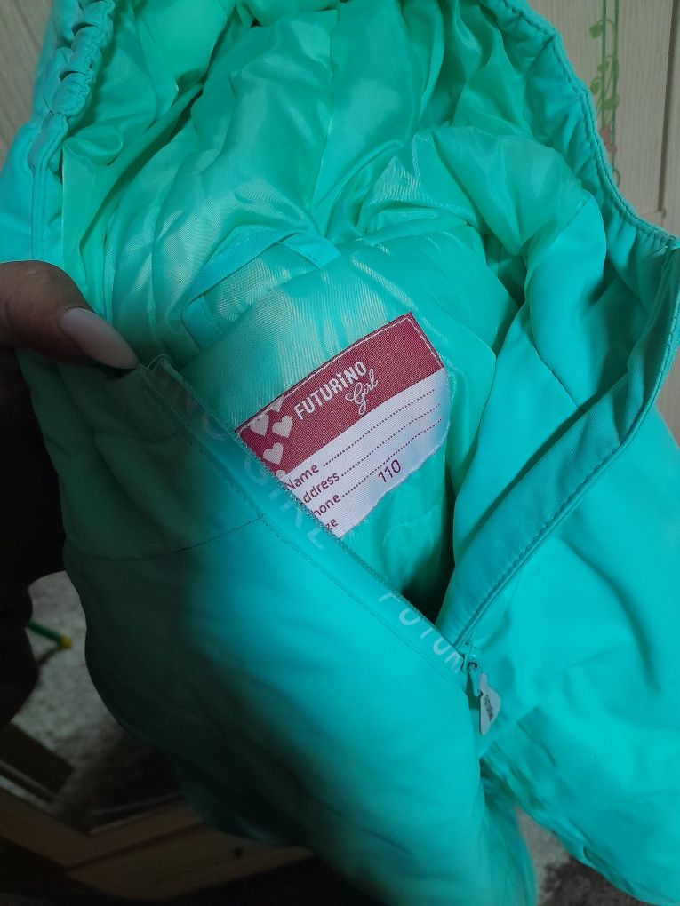 Продать куртку  на девочку