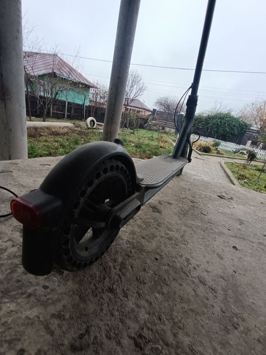 Vând trotineta electrica Xiaomi esențial cu ecran defect