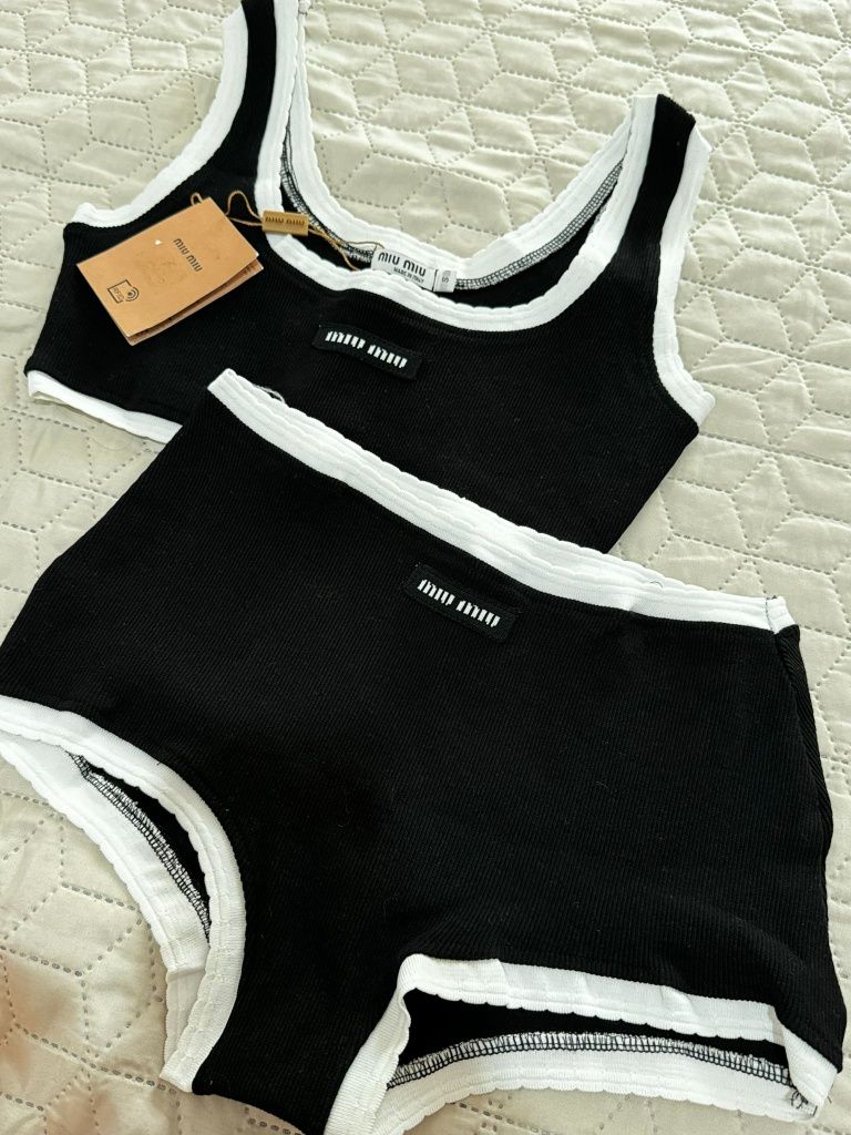 Posetuta Miu Miu,costumas Miu Miu