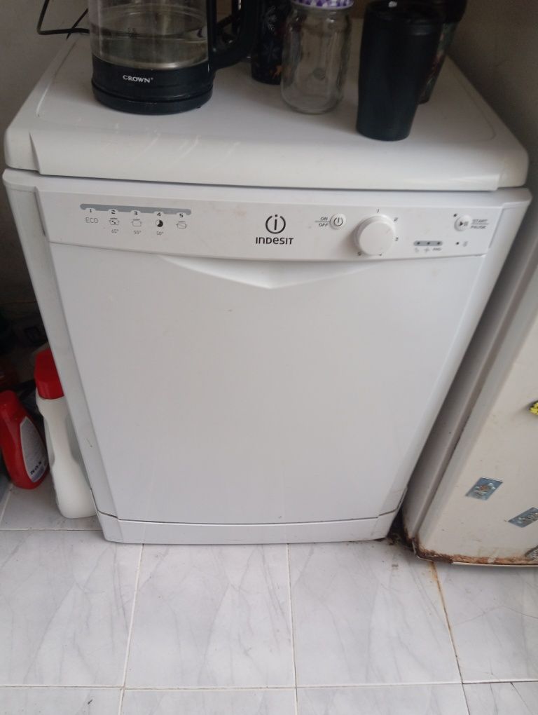 Съдомиялна машина Indesit
