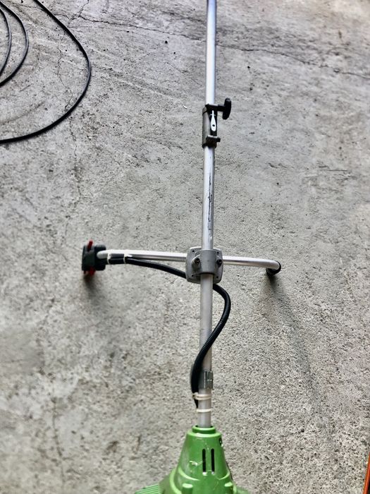 Vând scule de grădină pe benzină,