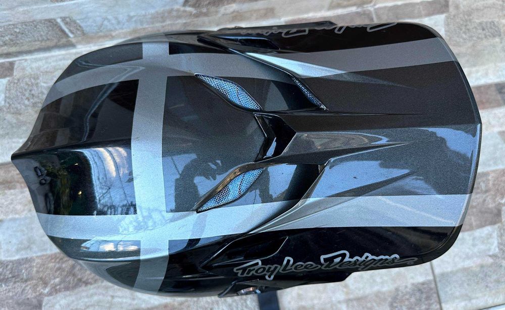 Каска TLD SE5  размер S