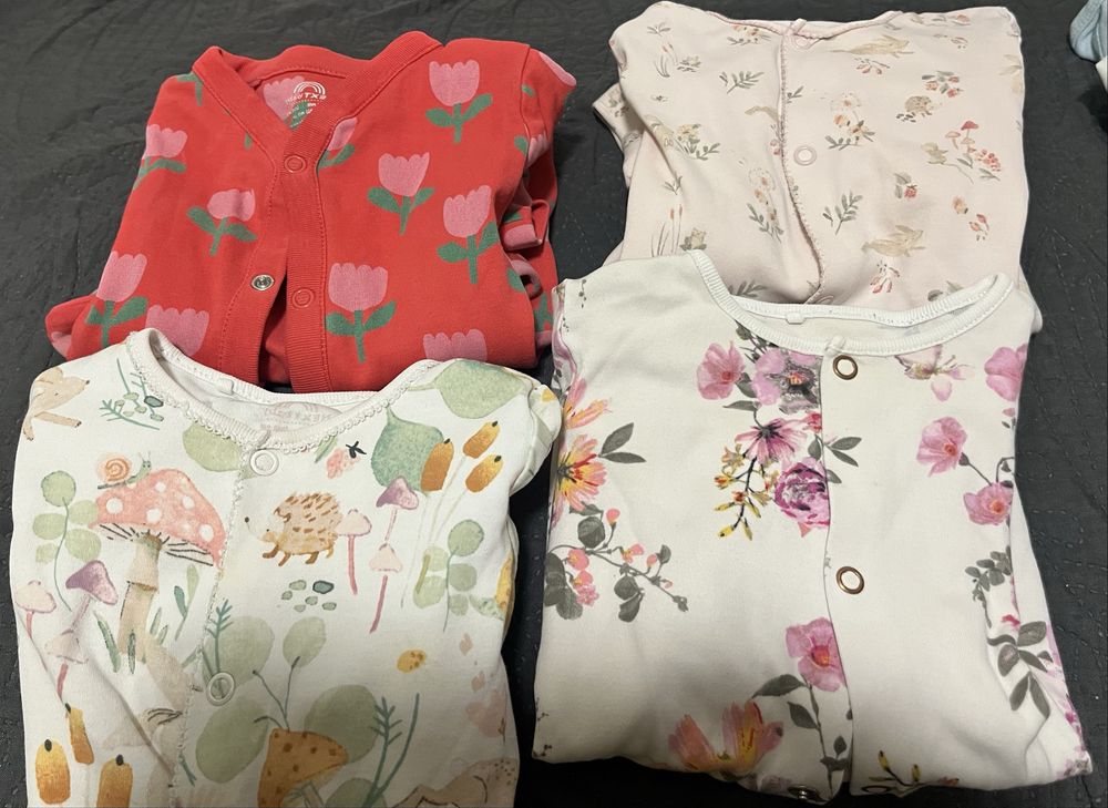 8бр. бодита Next, размер 6-9м. 5бр. Потничета H&M + други