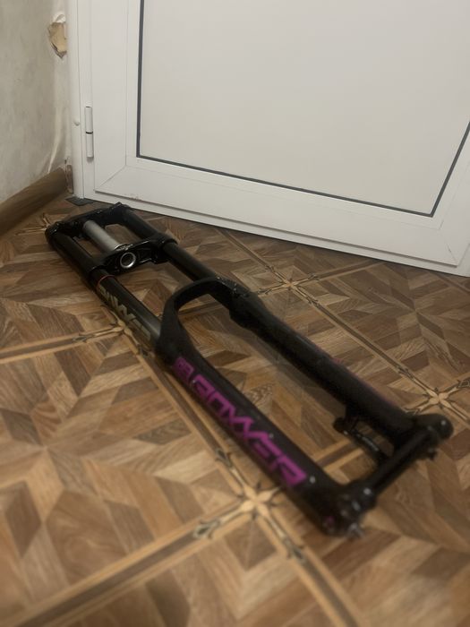 Вилка за велосипед rock shox boxxer 2017 charger 27,5