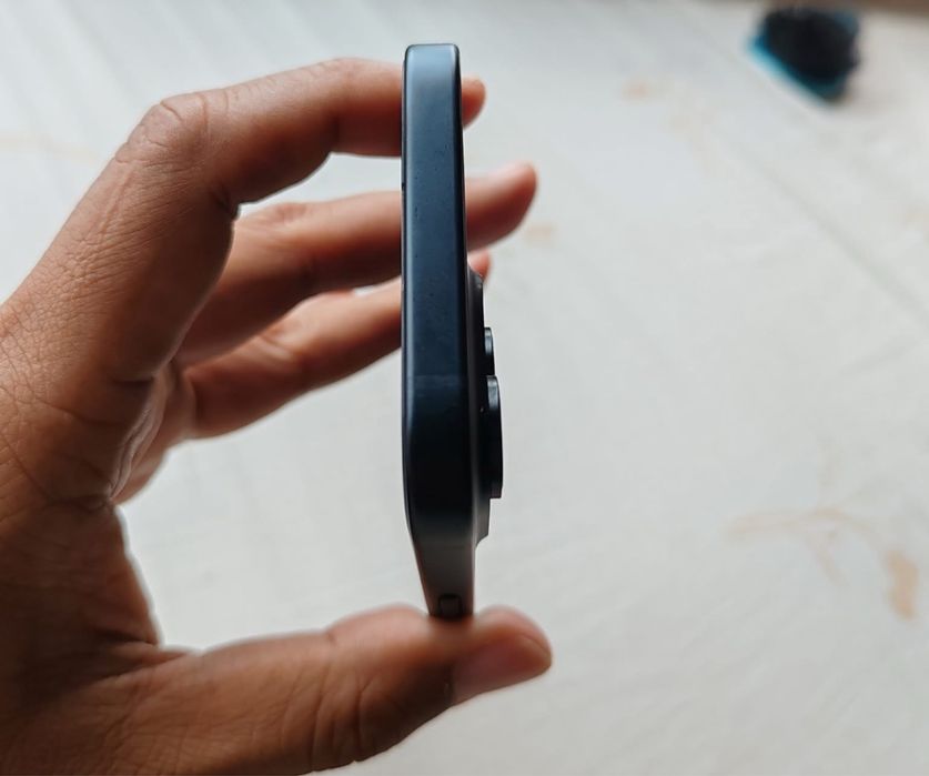 iPhone 15 ca NOU cu viata Bateriei 98%