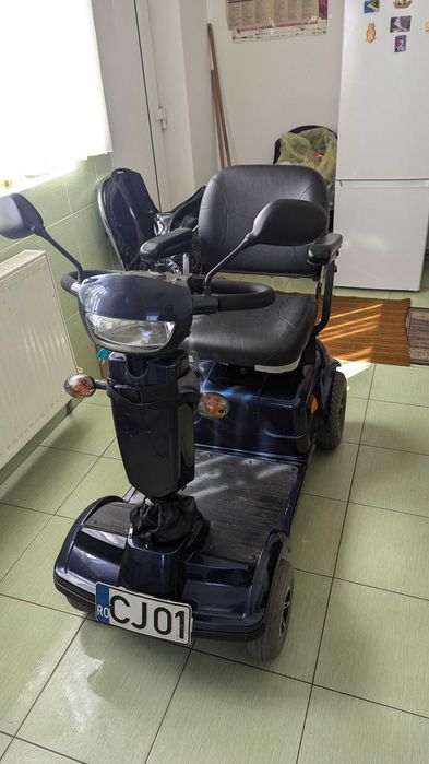 Vând scuter/carucior mobilitate cu baterii noi
