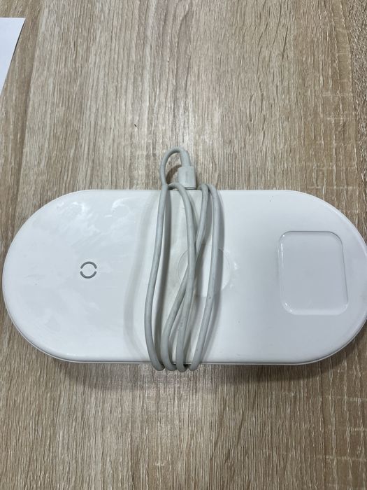 Продаю базу для без контактной зарядки. Baseus