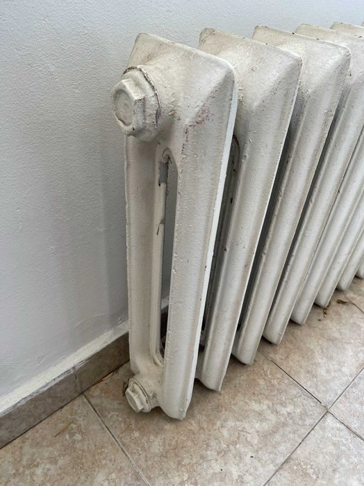 Неизползван чугунен радиатор с 9 глидера