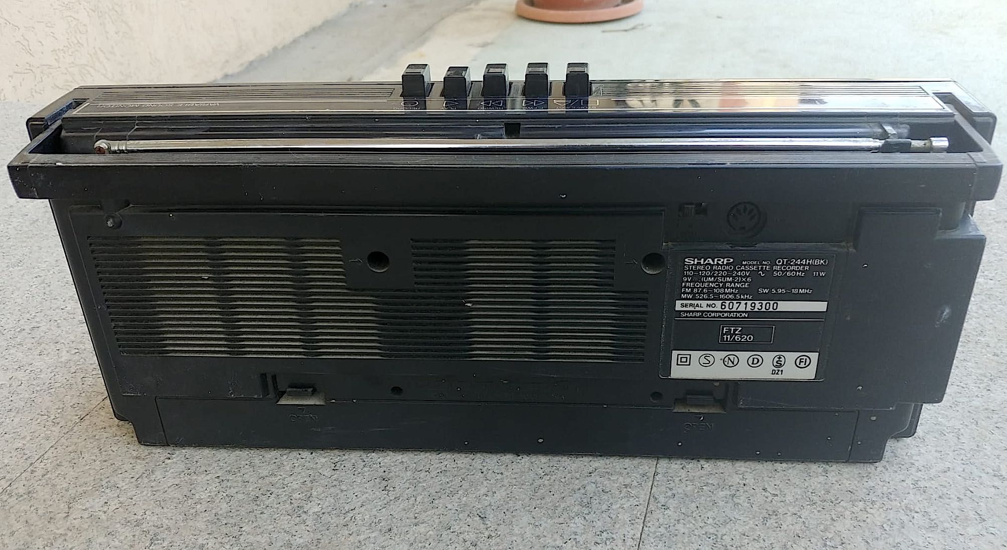 Sharp QT-244H radio casetofon portabil JVC Panasonic Sony Akai Aiwa