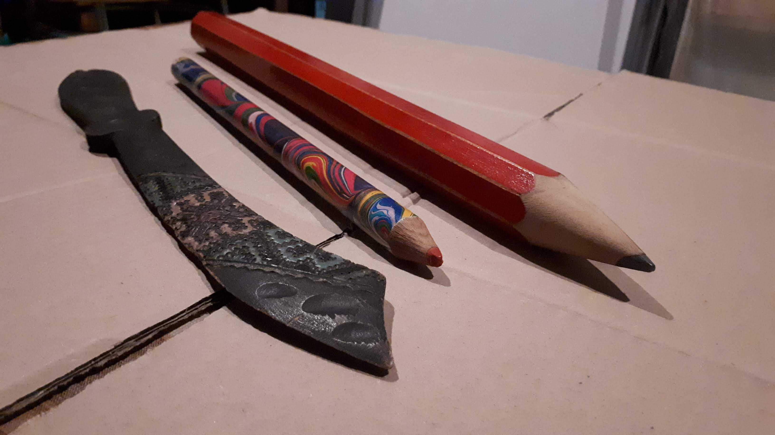 Creioane uriase si cutit lemn artizanat
