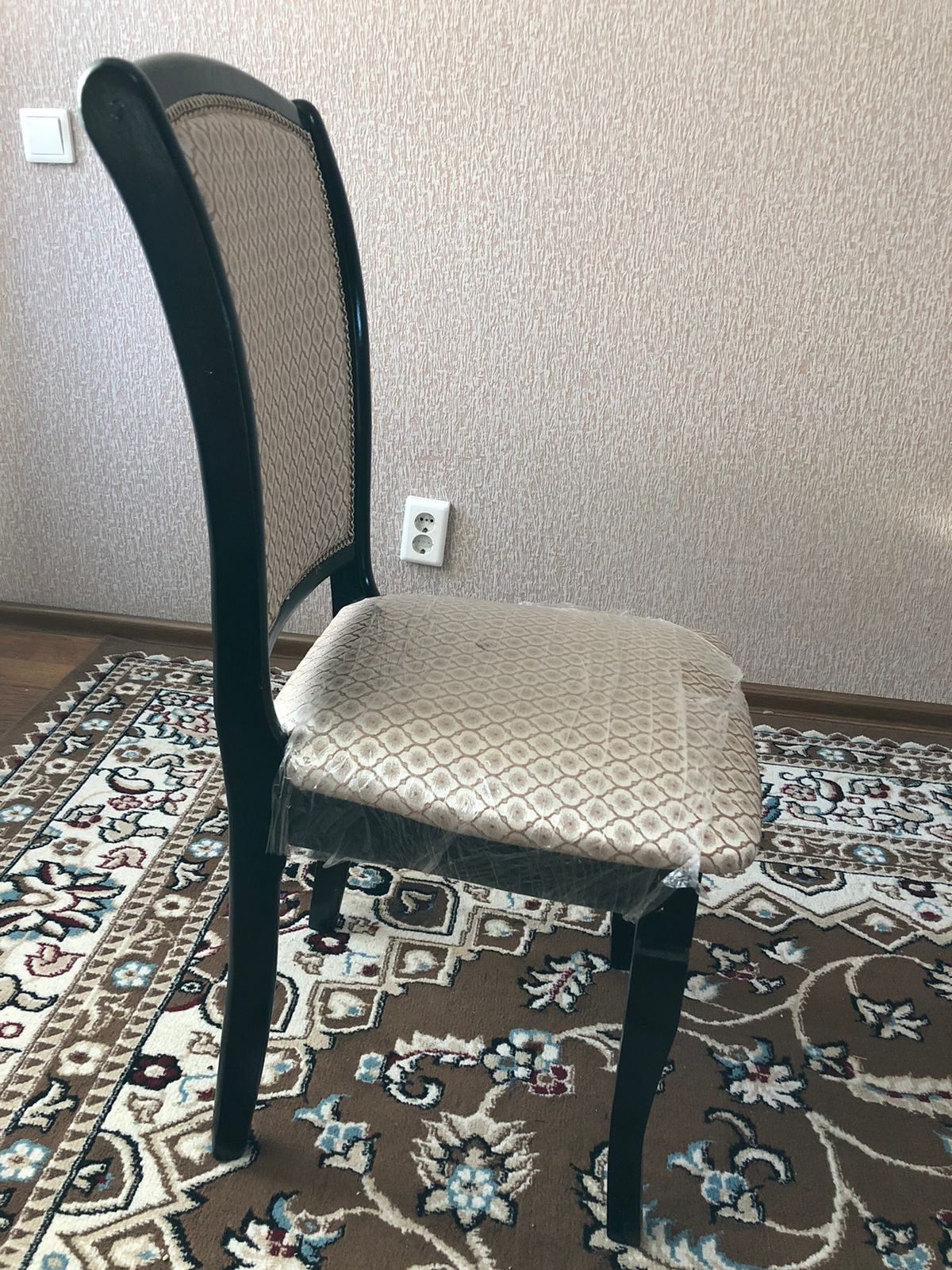 Стол без стульеы