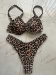 Costum de baie nepurtat