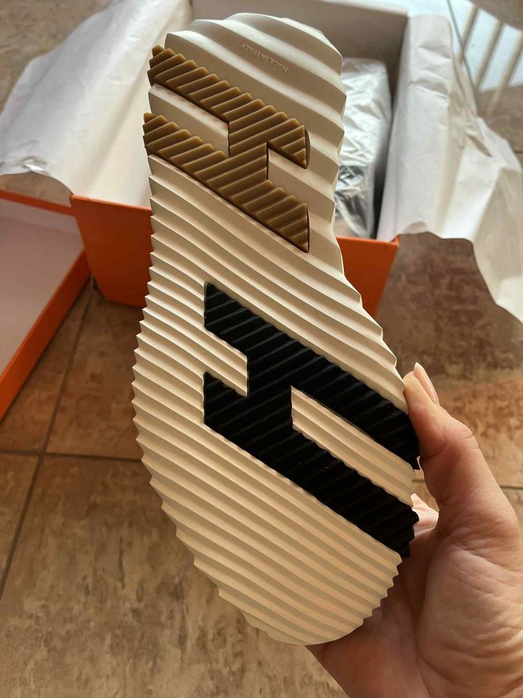 Бели маратонки Hermes