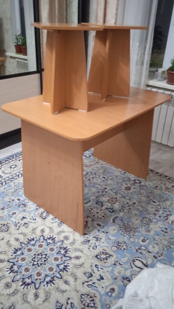 Стол с 4 табуретками