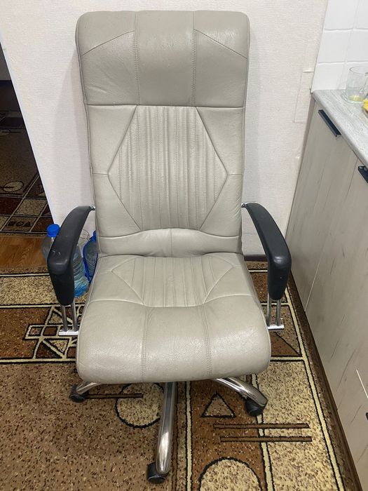 Продам кресло офисное