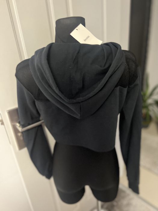 Vând bluza sport noua bershka