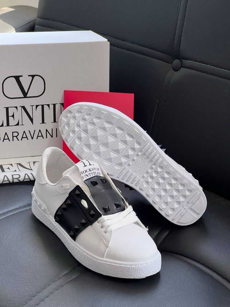 Adidasi Valentino noi !!! Marimi 36/44 !!!