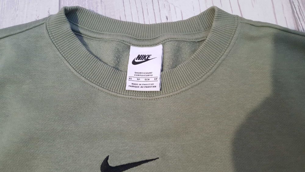 Чисто ново спортно горнище суитшърт Nike за момиче с размер XS