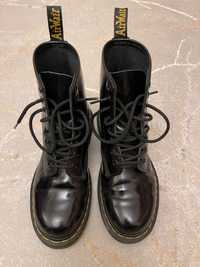 Vand urgent Bocanci Dr. Martens Marimea 38