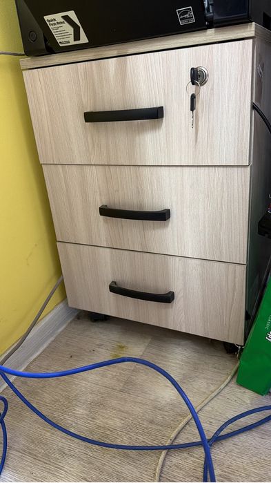 продается офисная мебель