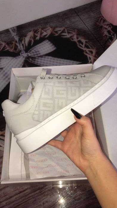 adidasi guess dama noi! negociabil super oferta