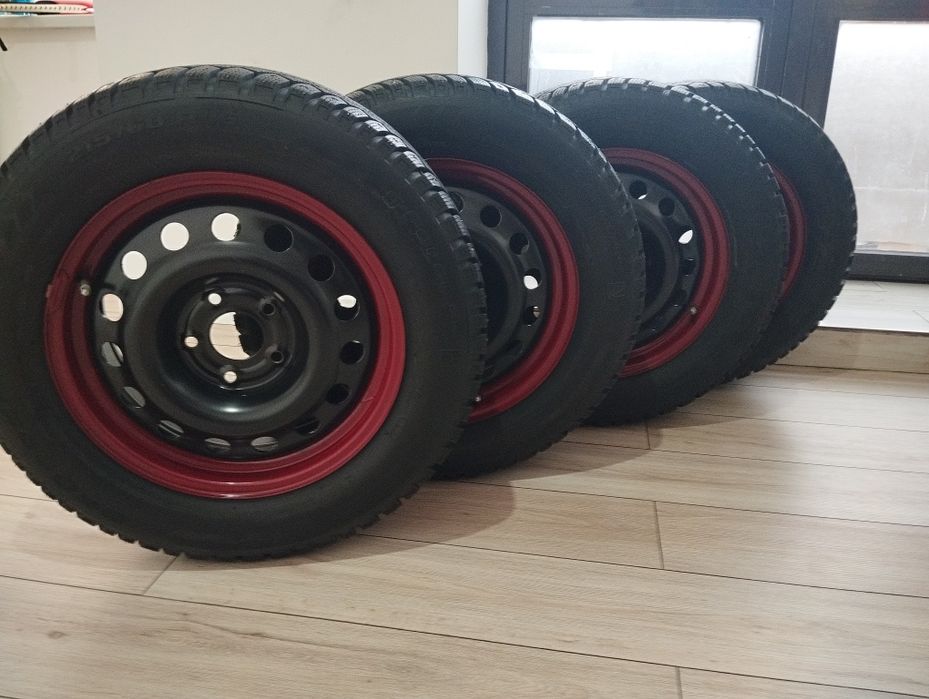 Продам  комплектзимних  шин с дисками на 215/60/16