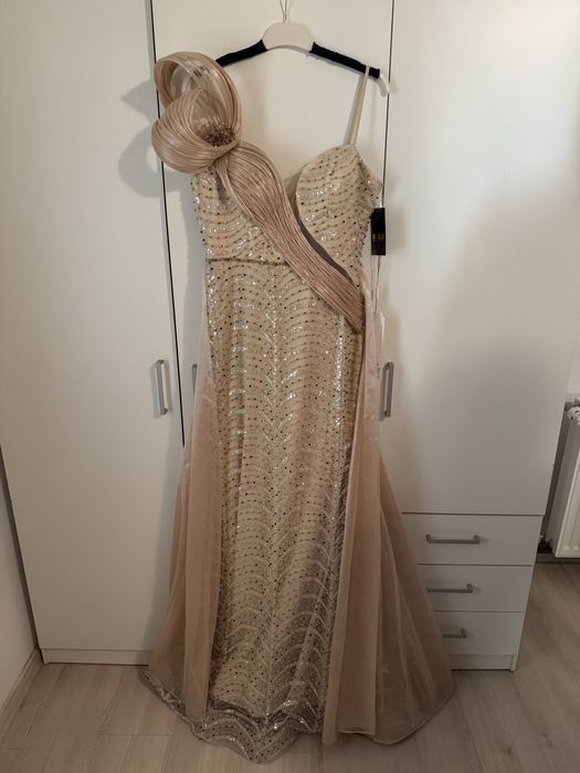 Vand rochie nasa