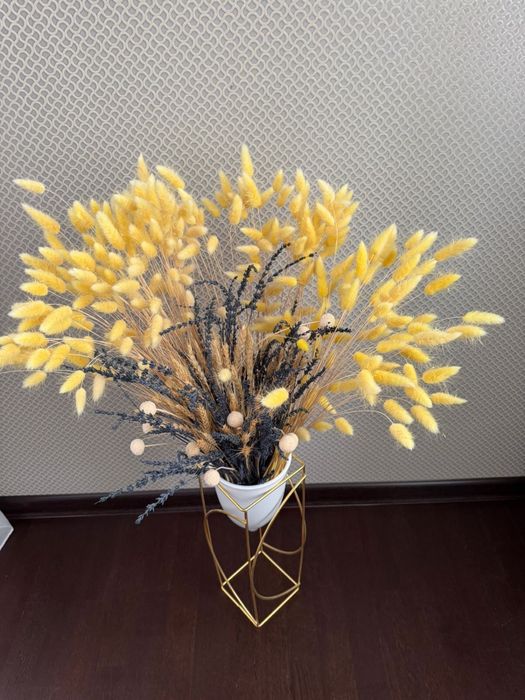 Кашпо с сухоцветами