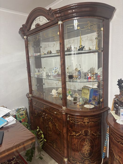 продаю серванты для гостиной