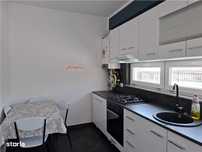 Inchiriez apartament o camera, mobilat, terasa, balcon, parcare.