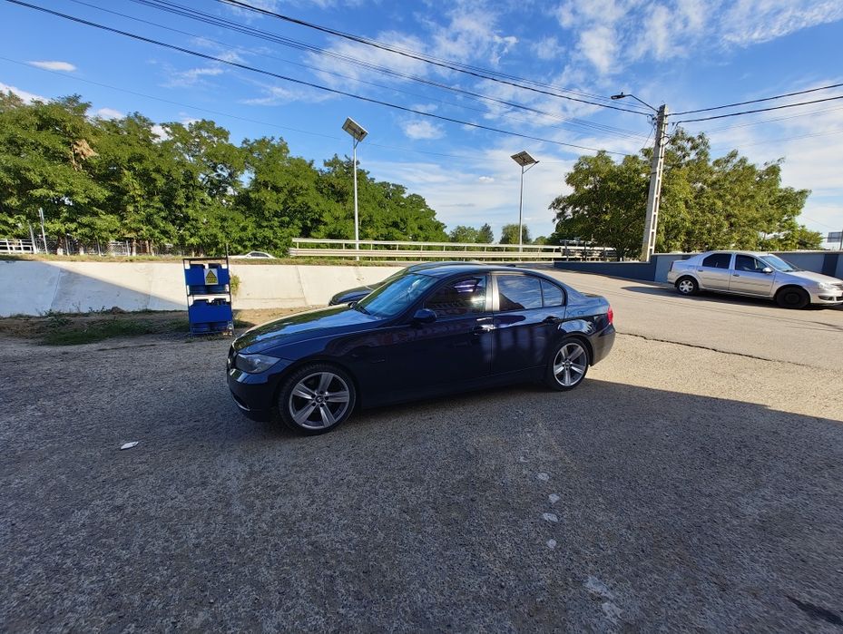 Vând BMW e90 320D