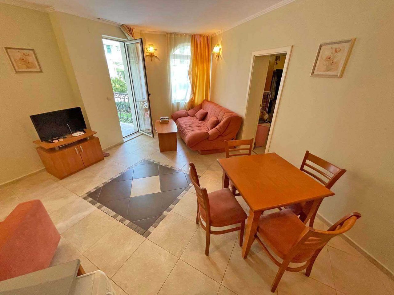 Продава се Тристаен апартамент в к.к. Слънчев бряг - 82 кв.м за 1032 €/кв.м - Снимка #2
