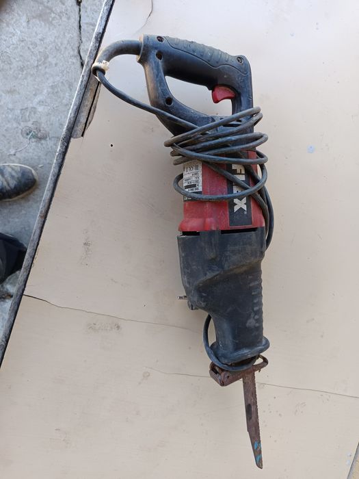 Fierăstrău electric 1200 w