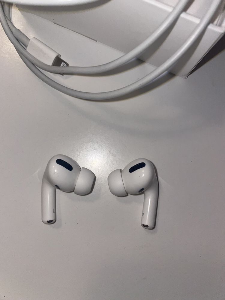 Airpods pro with magsafe case