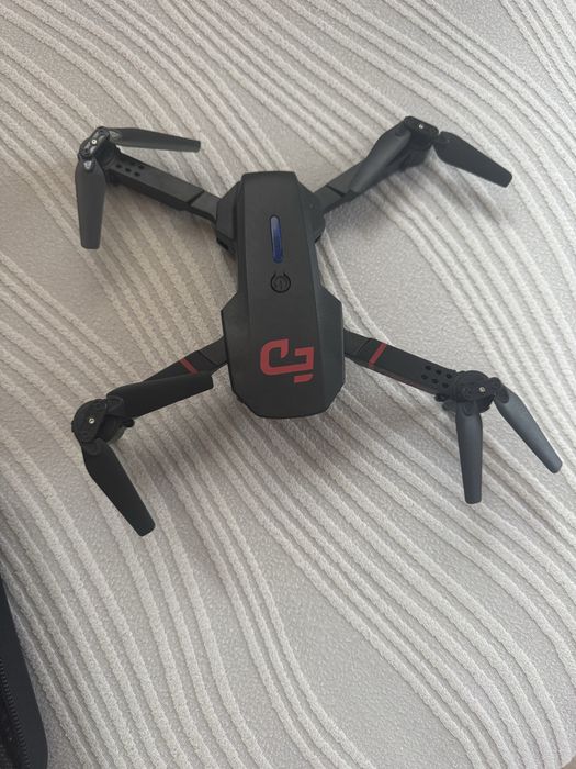 Дрон с камера и допълнителна батерия