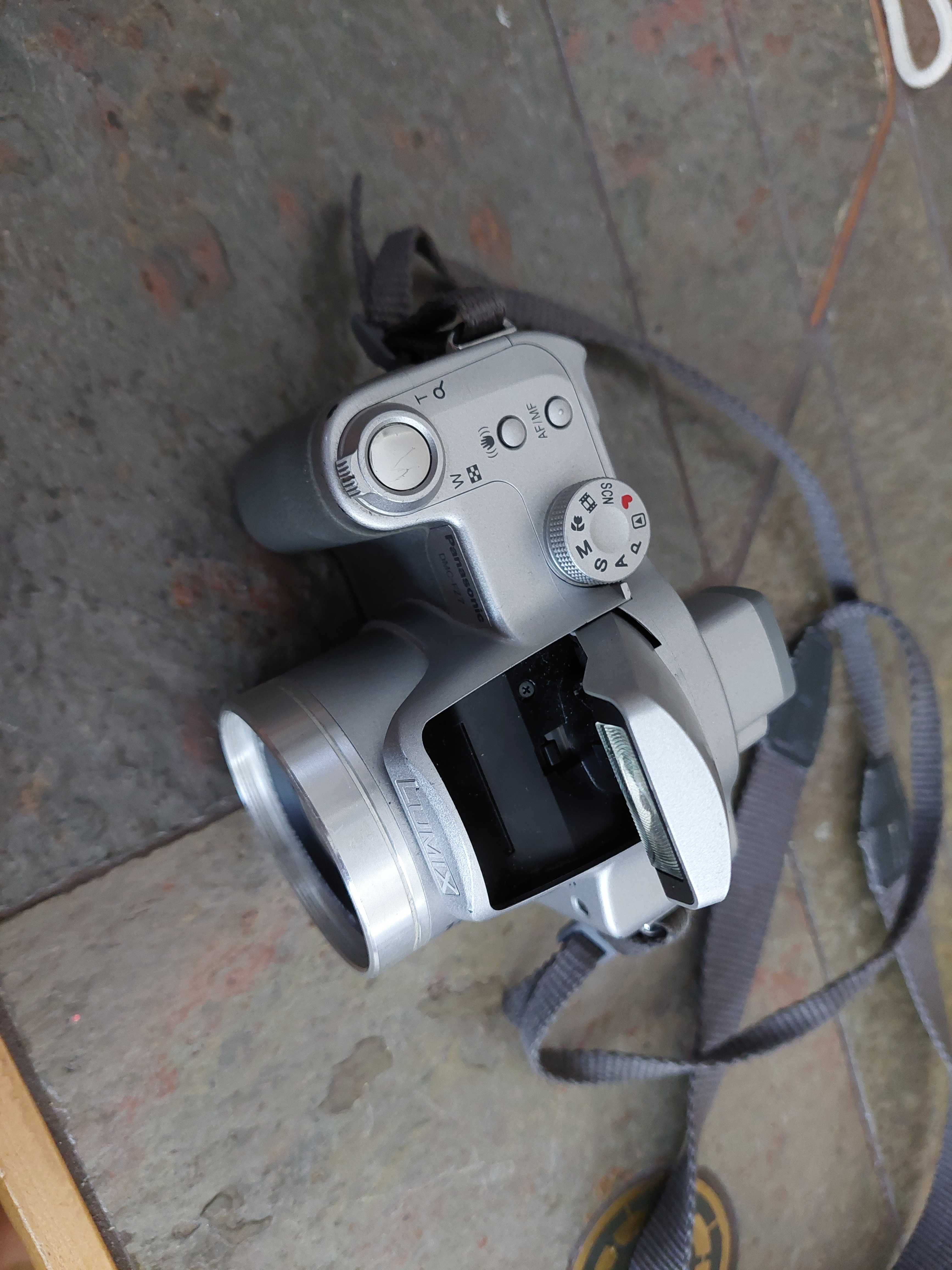 Camera aparat foto digital Panasonic Lumix DMC-FZ7 12X Mega OIS Silver