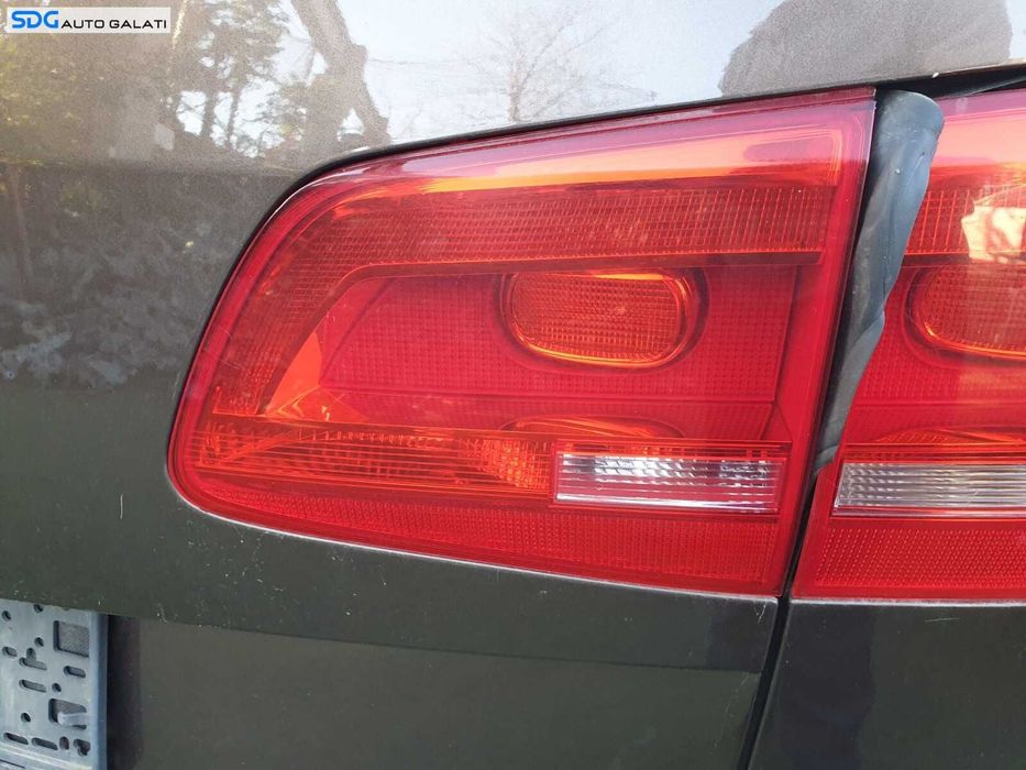 Tripla Stop Lampa Dreapta de pe Haion Hayon Portbagaj Volkswagen Touran 1T3 2010 - 2015 [C8081]
