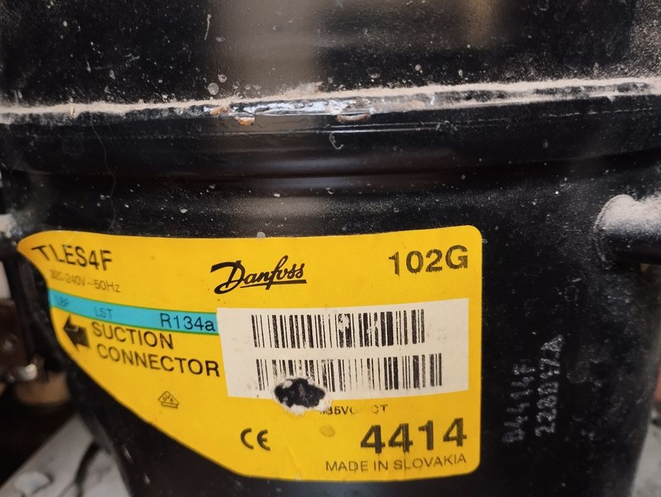 Холодильник Аристон один мотор рабочии.