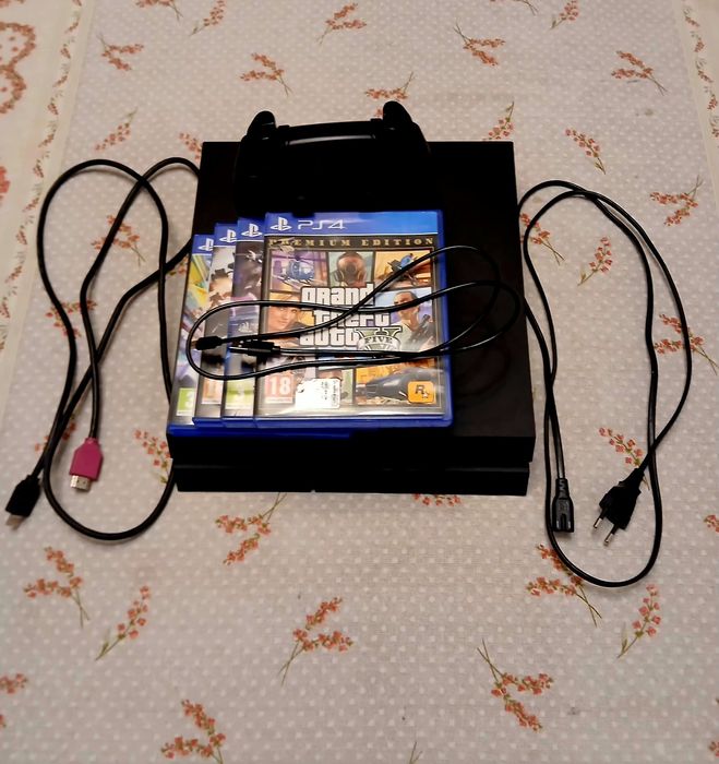 Vând ps4 fat (cu mentenanta)