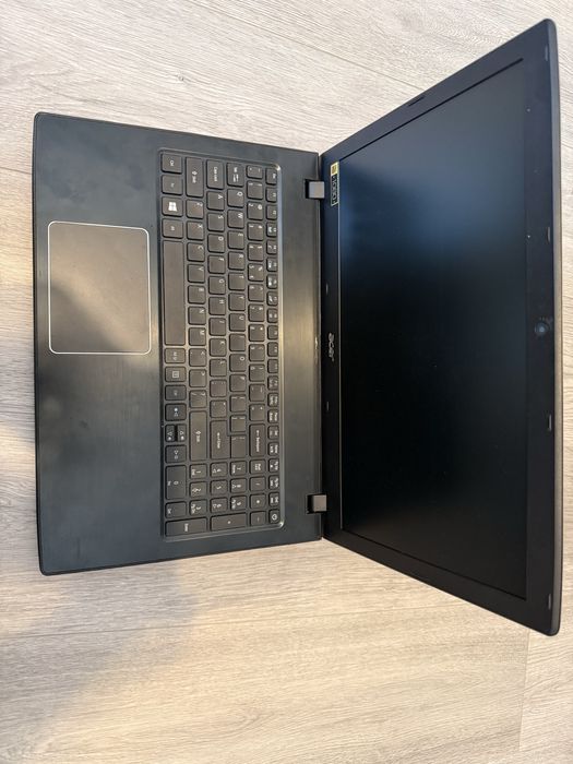 Laptop Acer Aspire E5-575G i3-7100U CPU 2.40GHz (4 CPUs), 8gb ram