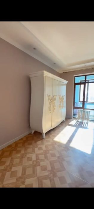 Продам шкаф для спальни и сервант в отличном состоянии