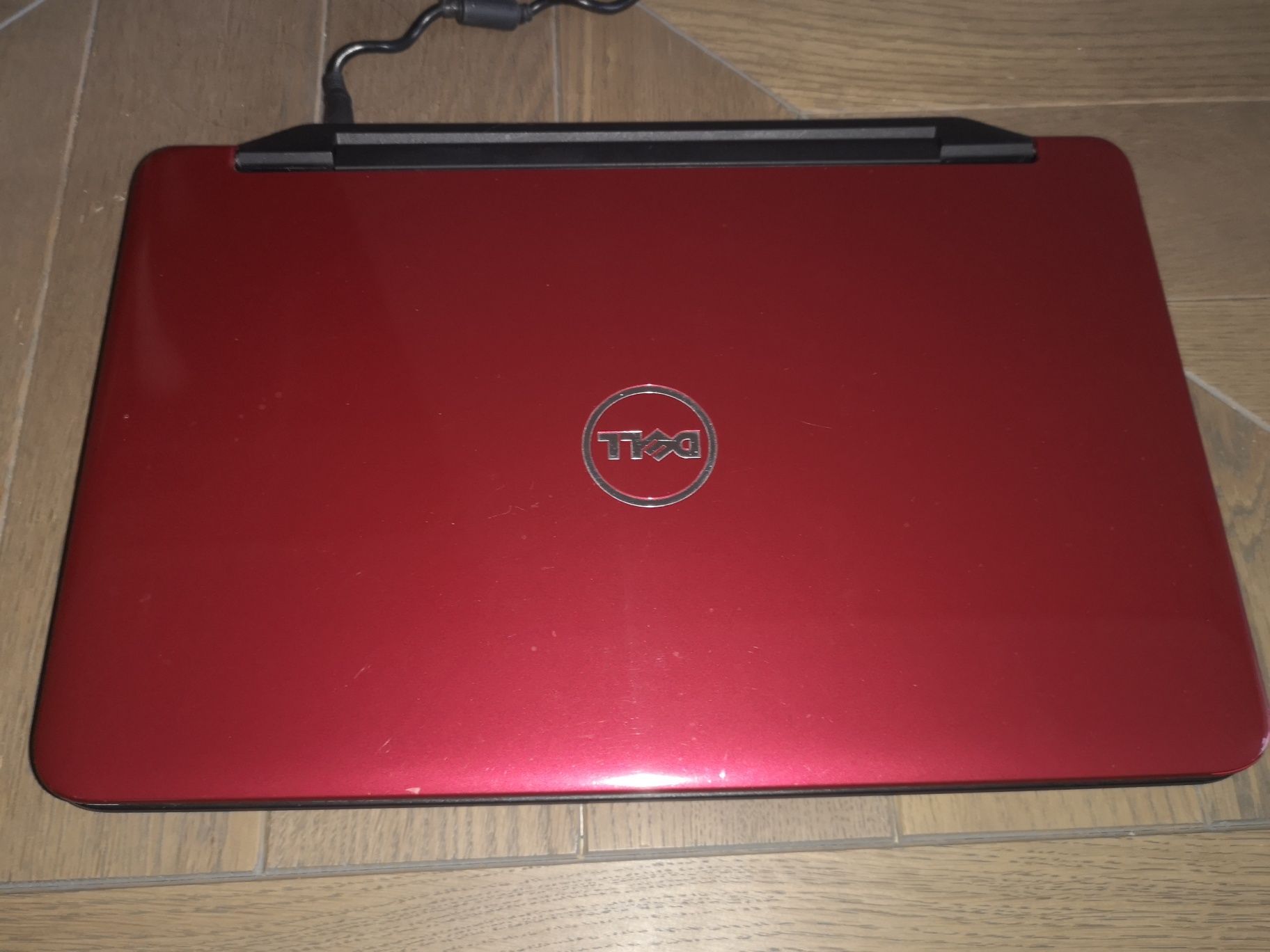 Лаптоп DELL Inspiron N5040 + Подарък