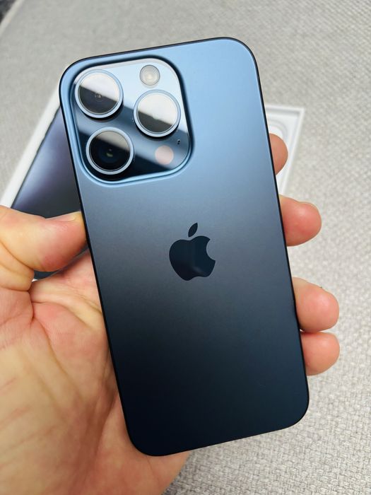 Продавам iPhone 15 pro 256GB