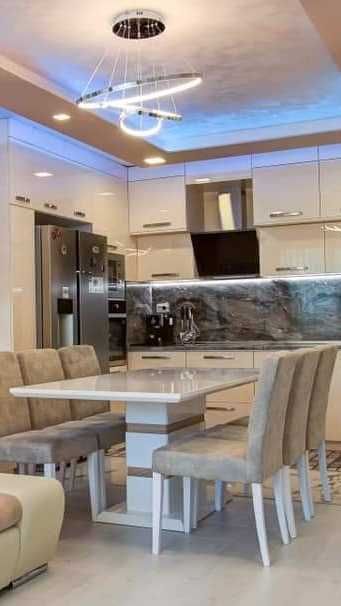 Луксозня трапезна маса от МДФ