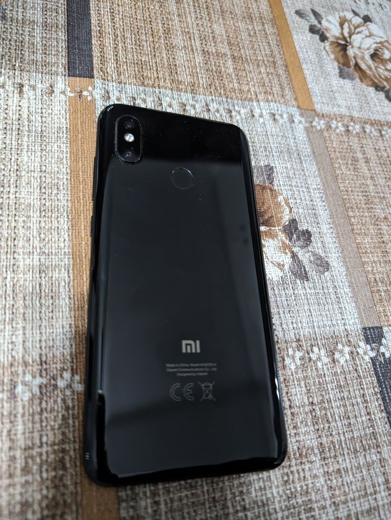 Телефон  Xiaomi Mi 8 6/128 GB