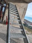 Confectionam scarii metalice zincate exterioare și pentru incendii , p