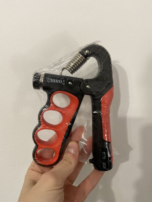 Aparat forta pentru mana, reglabil 5-100 kg, antrenament si recuperare