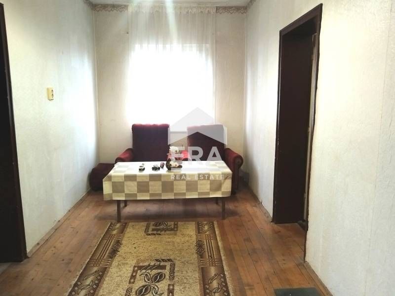 САМО В ЕРА ИМОТИ ХАСКОВО! Двуетажна къща в центъра на с.Тракиец