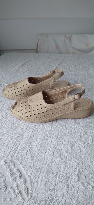 Sandale mărimea 37