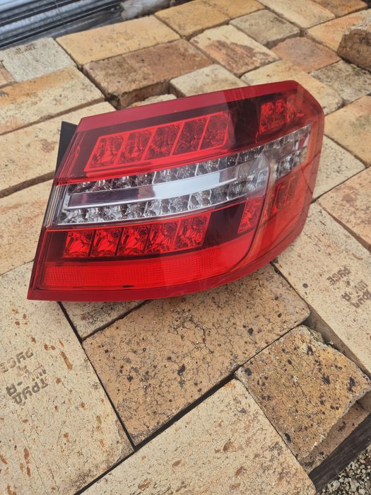 W212 Ляв стоп Мерцедес Е класа седан със забележка